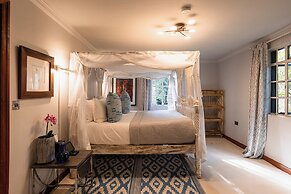 Hemingways Eden Residence