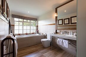 Hemingways Eden Residence