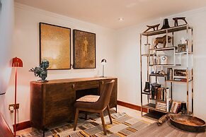 Hemingways Eden Residence