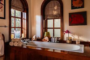 Hemingways Eden Residence