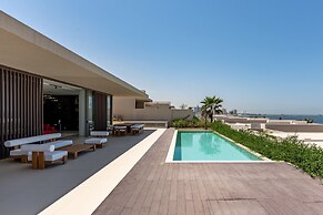 Exclusive 21 Ajman 4BR Villa w Private Pool and Beach