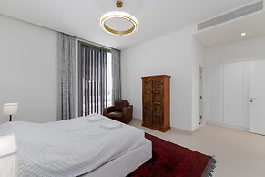 Exclusive 21 Ajman 4BR Villa w Private Pool and Beach