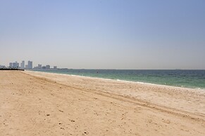 Exclusive 21 Ajman 4BR Villa w Private Pool and Beach