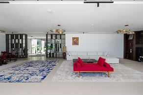 Exclusive 21 Ajman 4BR Villa w Private Pool and Beach