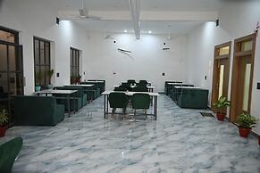 The Dollar Hotel & Resort