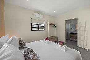 Infinity Blue villa with private pool at Mambo Beach