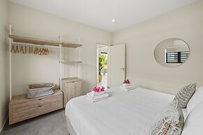 Infinity Blue villa with private pool at Mambo Beach