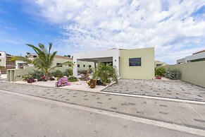 Infinity Blue villa with private pool at Mambo Beach