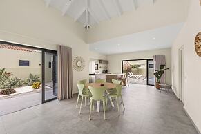 Infinity Blue villa with private pool at Mambo Beach
