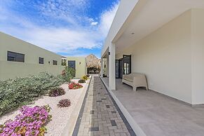 Infinity Blue villa with private pool at Mambo Beach