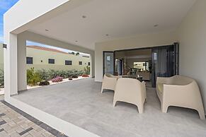 Infinity Blue villa with private pool at Mambo Beach
