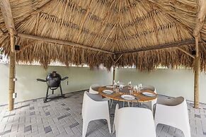 Infinity Blue villa with private pool at Mambo Beach