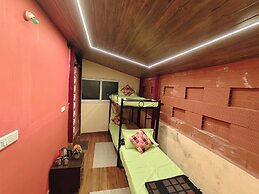 Mist Cottage & Home Stay