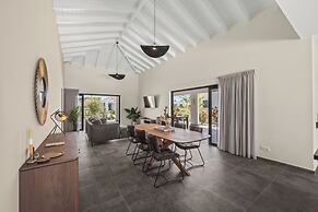 Villa Jasmijn  with private pool, at Mambo Beach