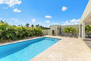 Villa Jasmijn  with private pool, at Mambo Beach
