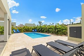 Villa Jasmijn  with private pool, at Mambo Beach