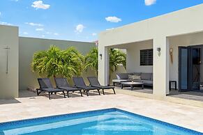 Villa Jasmijn  with private pool, at Mambo Beach