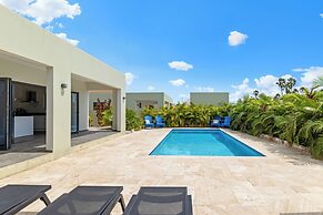 Villa Jasmijn  with private pool, at Mambo Beach