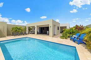 Villa Jasmijn  with private pool, at Mambo Beach