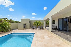 Villa Jasmijn  with private pool, at Mambo Beach