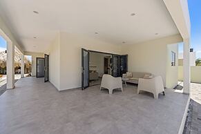 Villa Solana with private pool, Mambo Beach