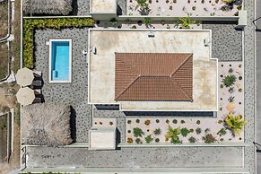 Villa Solana with private pool, Mambo Beach