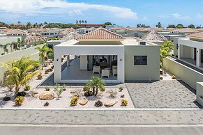 Villa Solana with private pool, Mambo Beach