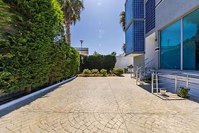 Modern Home With Wifi and Beach Access Golem
