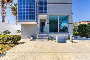 Modern Home With Wifi and Beach Access Golem