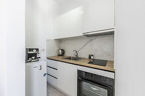 Modern Home With Wifi and Beach Access Golem