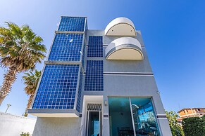 Modern Home With Wifi and Beach Access Golem