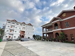 CandlePine Suites