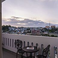 CandlePine Suites