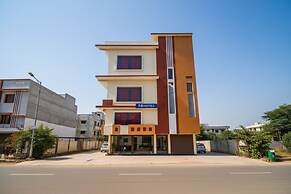 Fabhotel Geeta Bhawan