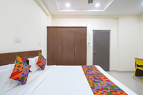 Fabhotel Frendz