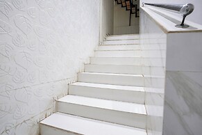 Fabhotel Hans Residency