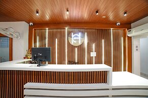 Fabhotel Eminent