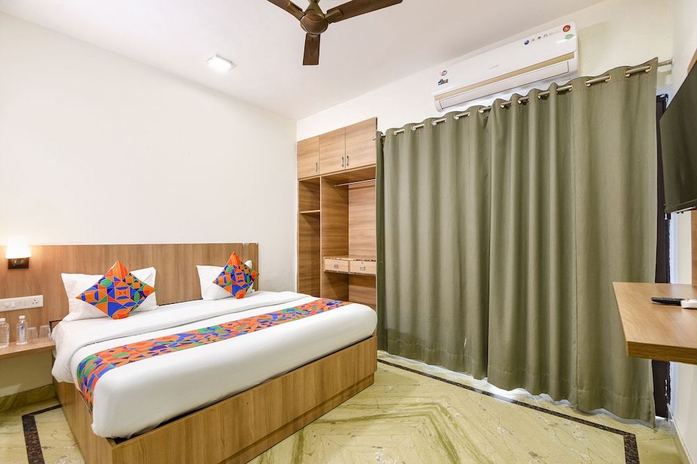 Fabhotel Log Inn Stay