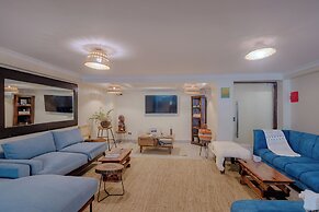 Karen Plains Hotel