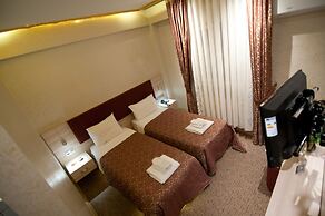 Grand Ambiance Hotel