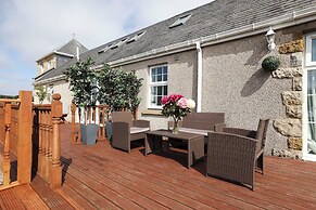 Greenknowes Entire Private Estate