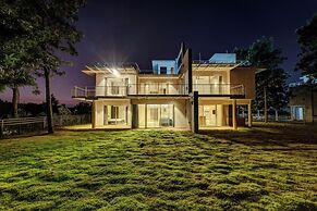 Royal County Villa by Stayjade