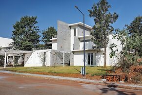 Royal County Villa by Stayjade