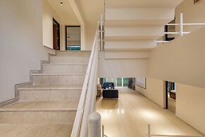 Royal County Villa by Stayjade