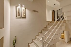 Royal County Villa by Stayjade