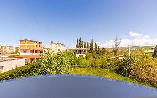 Peaceful Studio With Views Golem