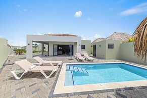 Villa Paradise with pool at mambo beach