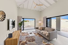 Villa Paradise with pool at mambo beach