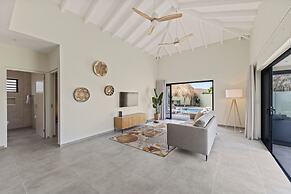 Villa Paradise with pool at mambo beach