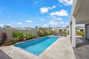 Villa Amber with pool at mambo beach